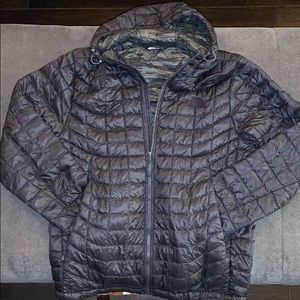 Men’s medium North Face Thermoball hooded zip up